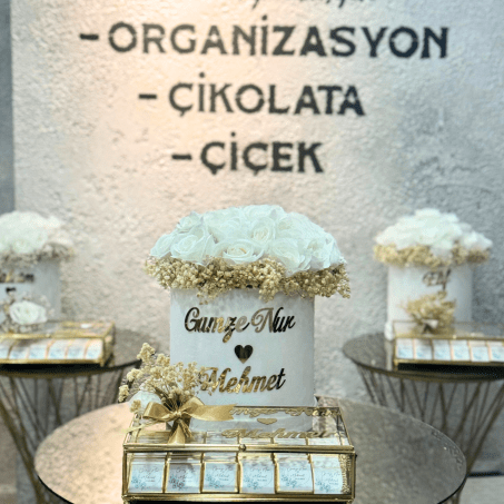 Beyaz Gül Kutu Aranjman ve Çikolata
