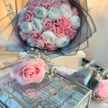 Gümüş Detaylı Pembe, Beyaz Gül ve Çikolata